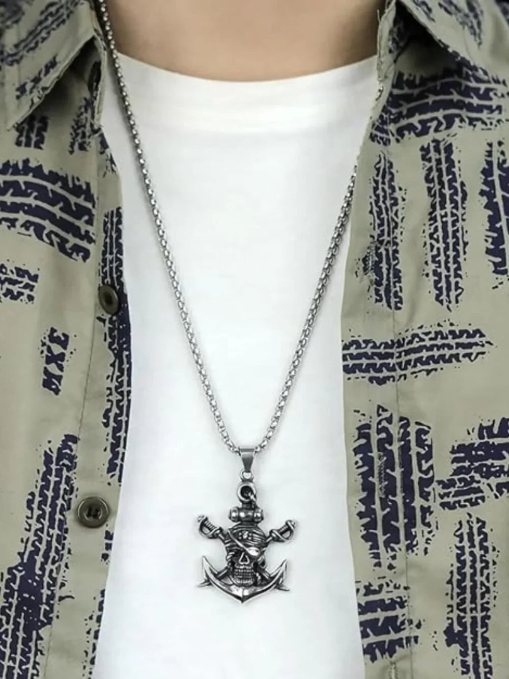 BRAND NEW Gothic Pirate Skull Pendant Necklace With Skull Head